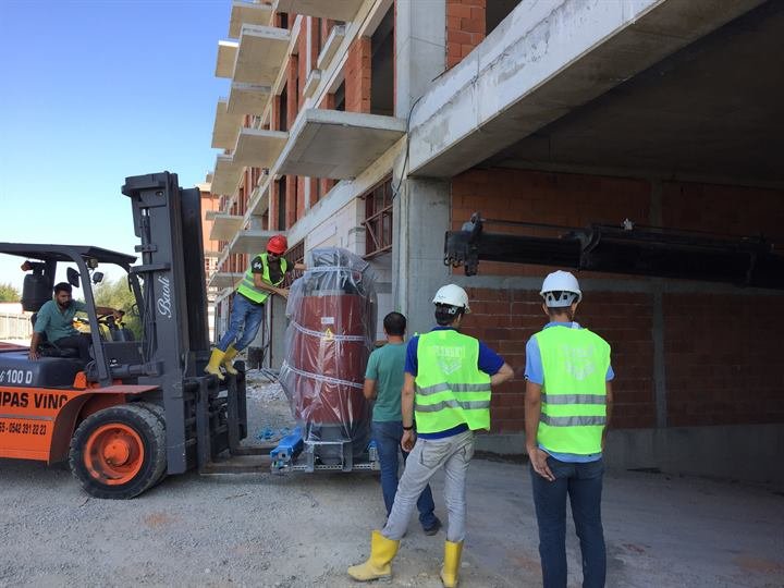 CADDE 54 AVM, Serdivan, Sakarya - Kuru tip trafonun forklift ile binaya taşınması
