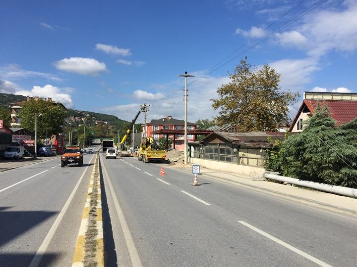 Sapanca OPET, Sapanca, Sakarya - Havai hattın yer altına alınması için yol kenarında çalışma