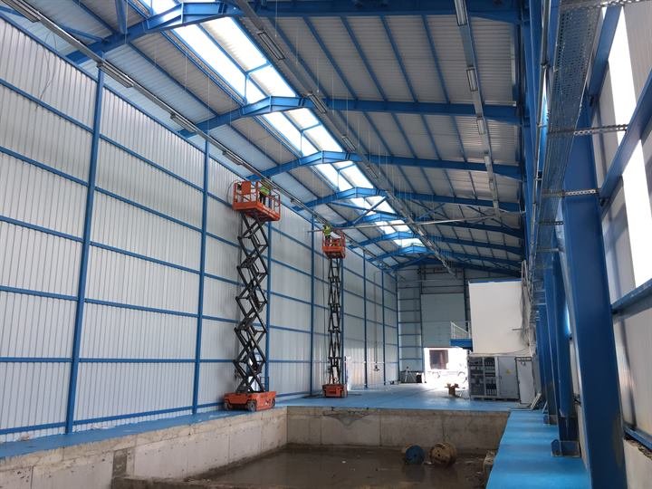 TÜRESAŞ Vagon Fabrikası, Adapazarı, Sakarya - Vagon fabrikası holünde makaslı platformla yüksekte bakım çalışması