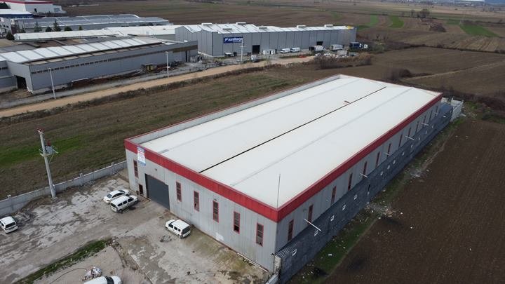 VM Özfatihler Vinç, Erenler, Sakarya - Fabrika binasının havadan görünümü
